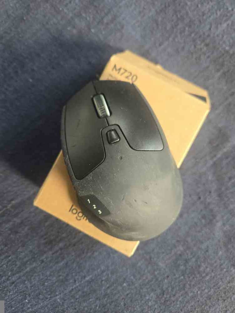 Logitech M720 triathlon wireless mouse
