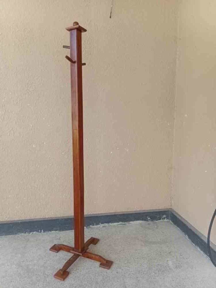 Teak wood clothing hanger 6ft