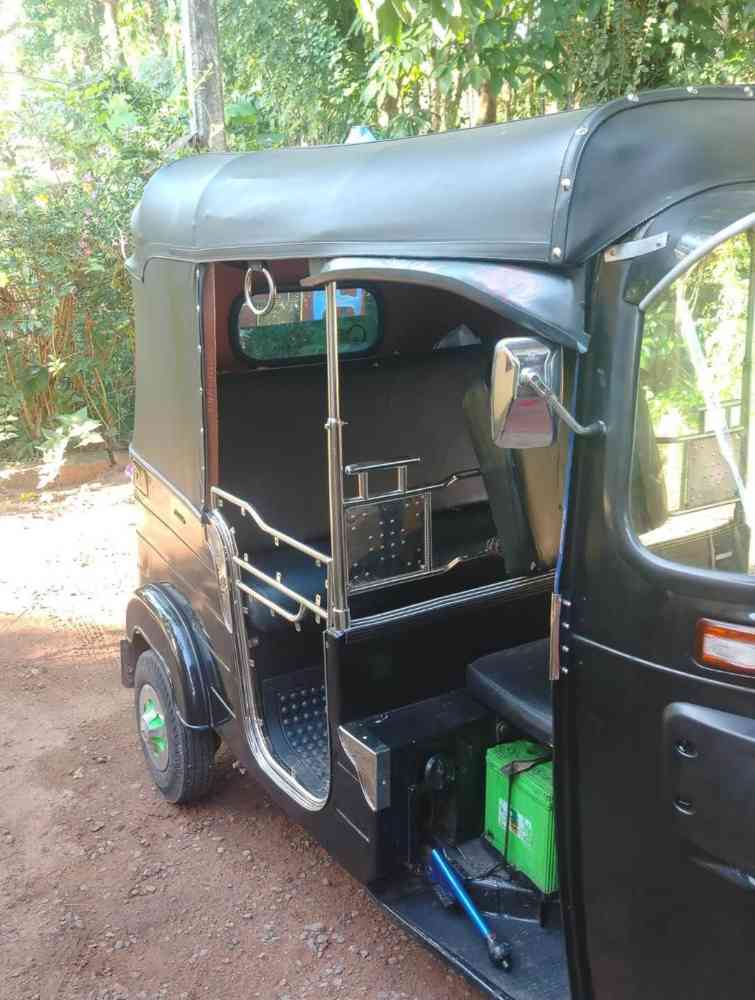 Bajaj three-wheeler 2014