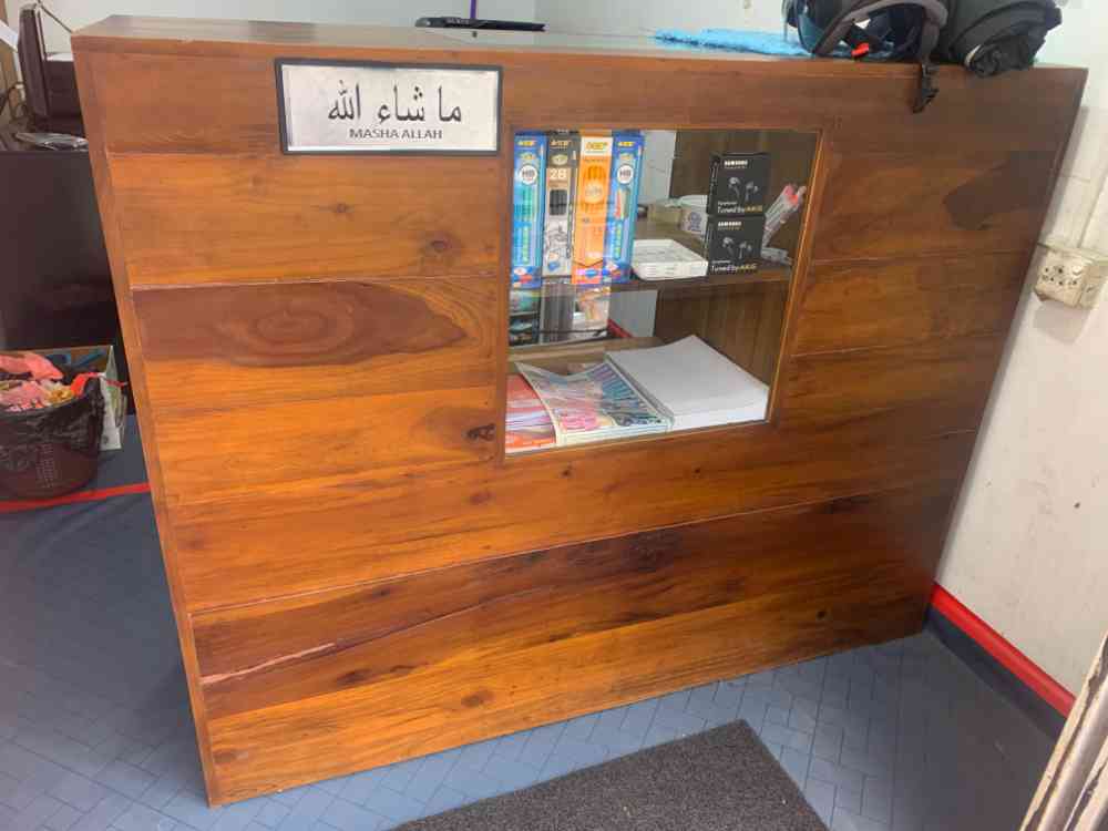 Cashier table
