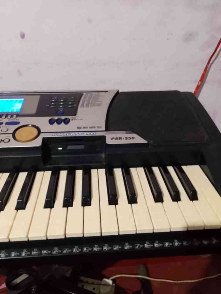 Yamaha psr 550 keyboard