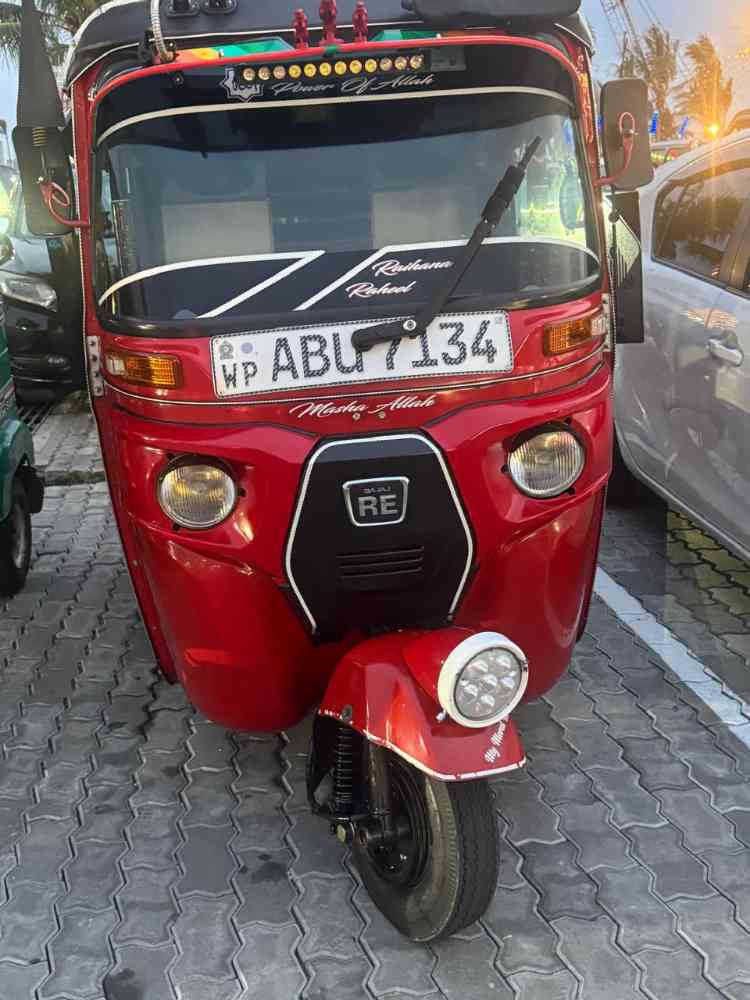 Bajaj three-wheeler 4stoke 2020