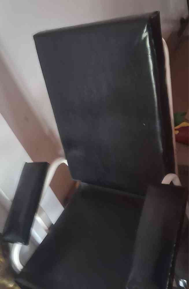 Phlebotomy chair