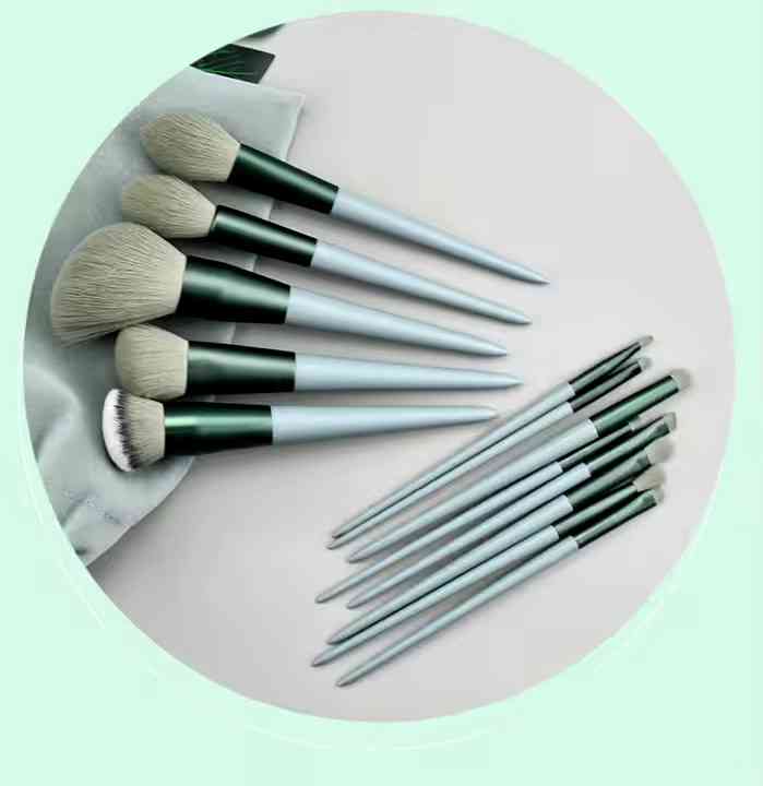 Makeup brush