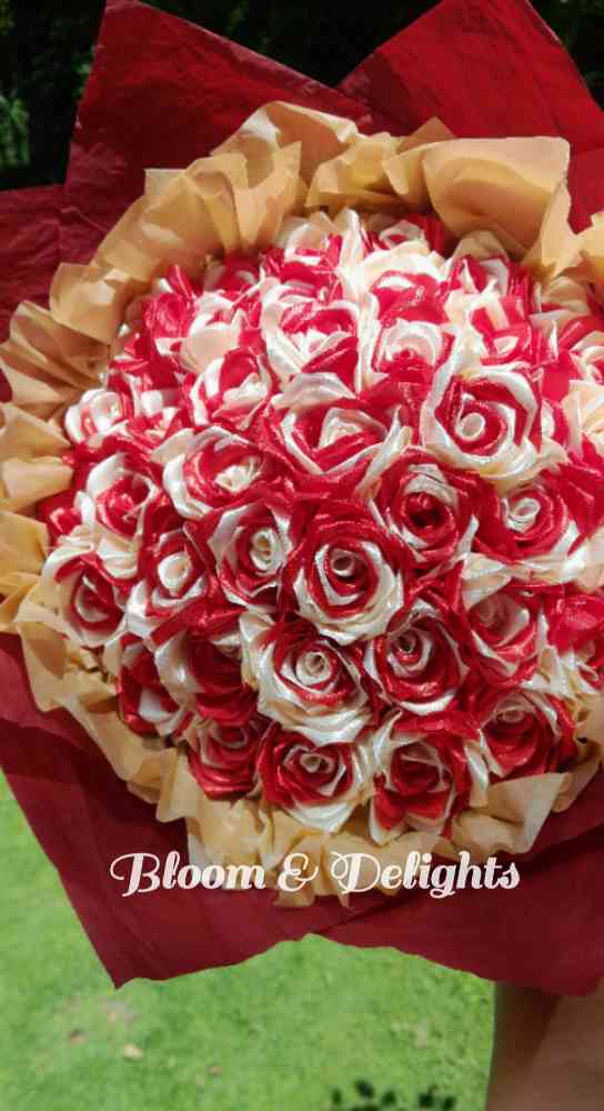 Big red and off white mixed flower bouquet