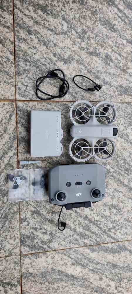 DJI Neo combo pack
