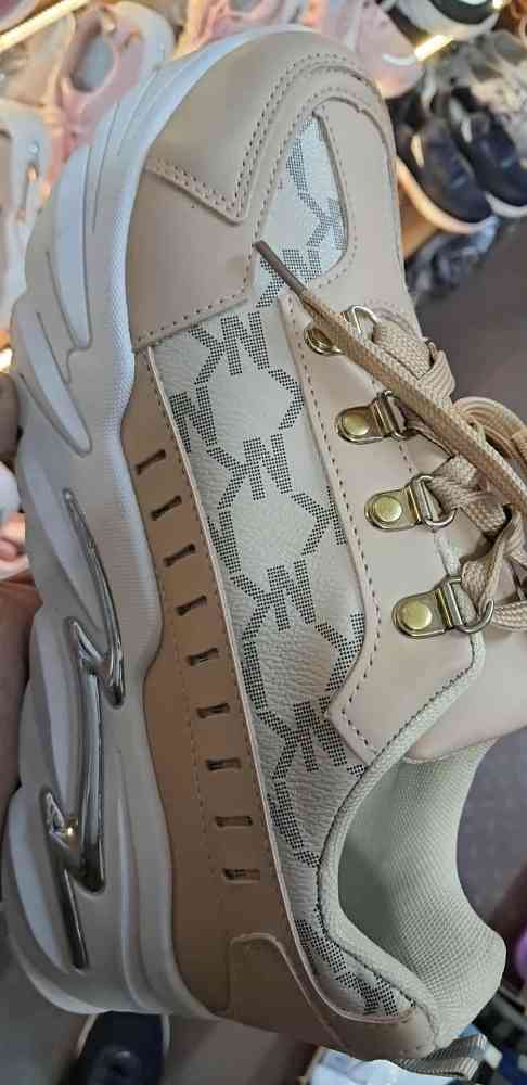 Ladies chunky shoe