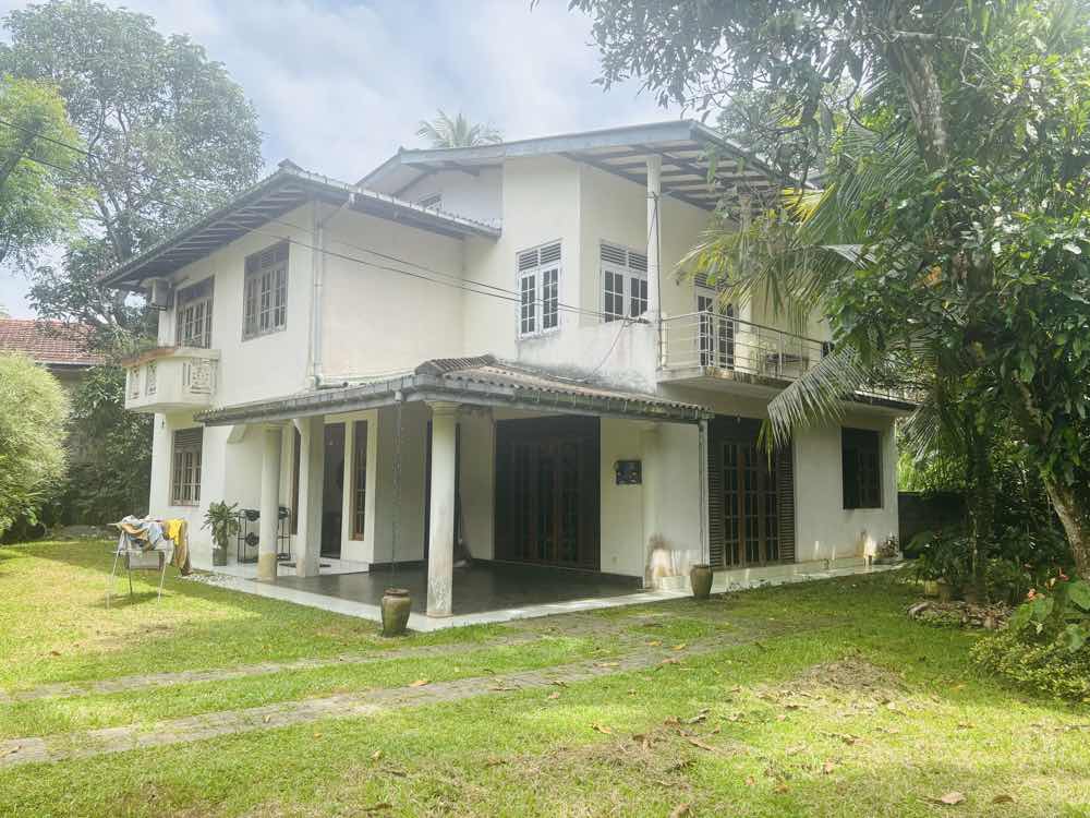 Modern 5 bedroom house rent In kottawa