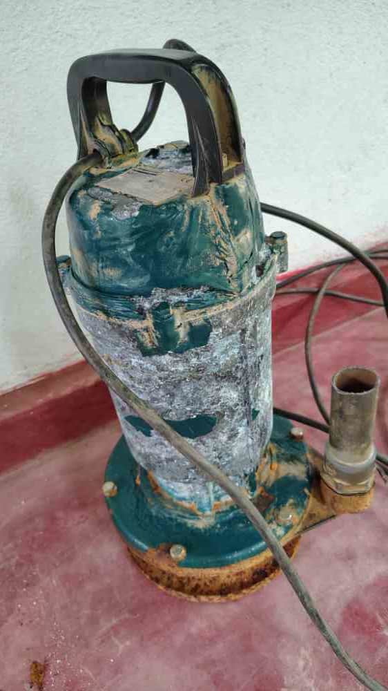 Submersible water pump