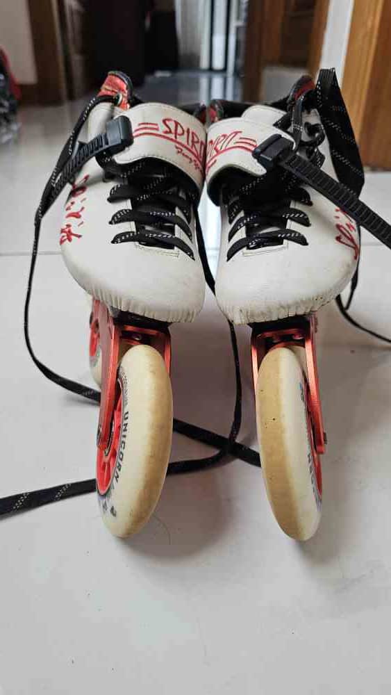 Skating shoes