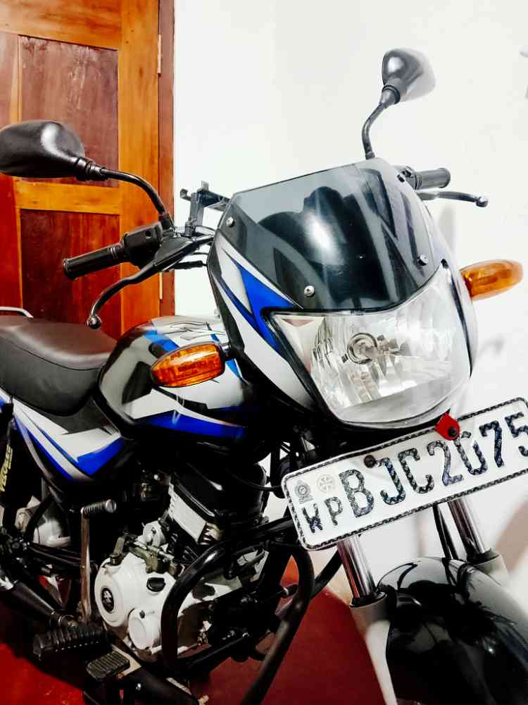 Bajaj CT 100 es
