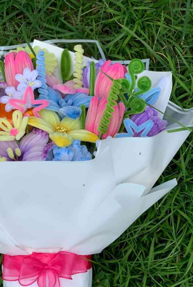 Pipe cleaner flower bouquet