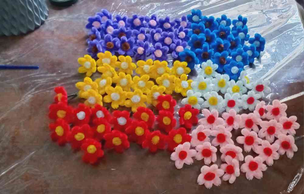 Pipe cleaner flowers