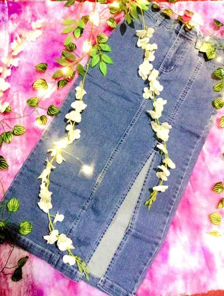 Denim side open skirt