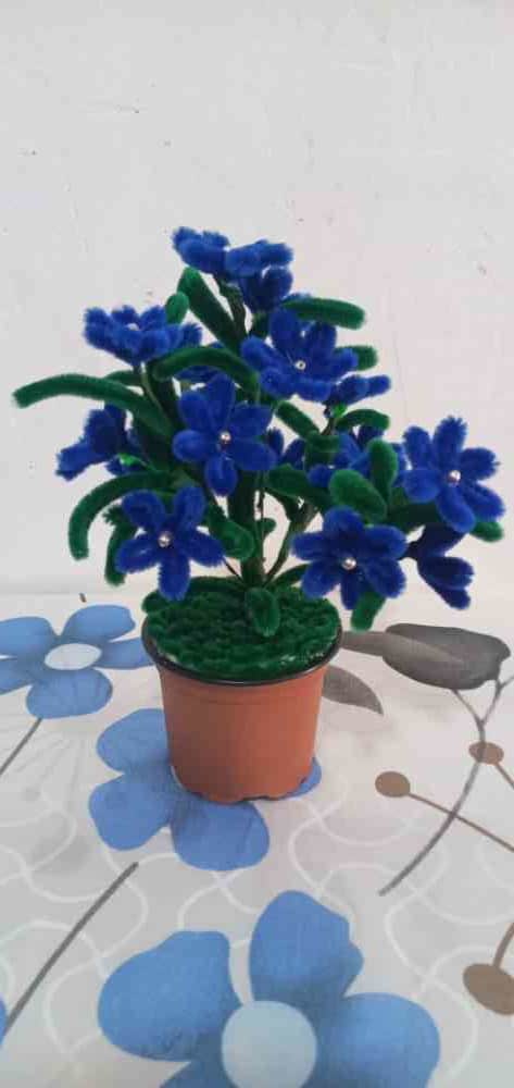 Pipe cleaner flower pot