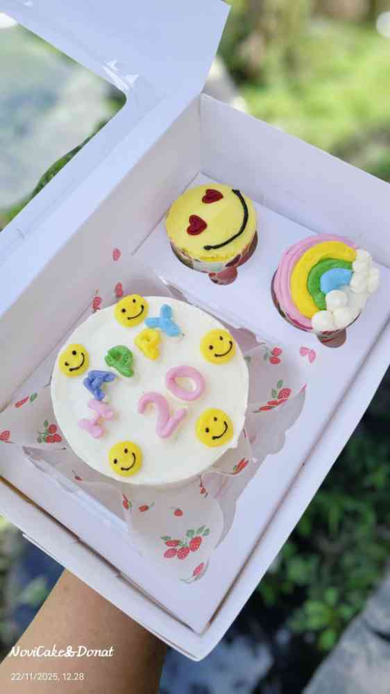 Surprise gifts and cake's available
