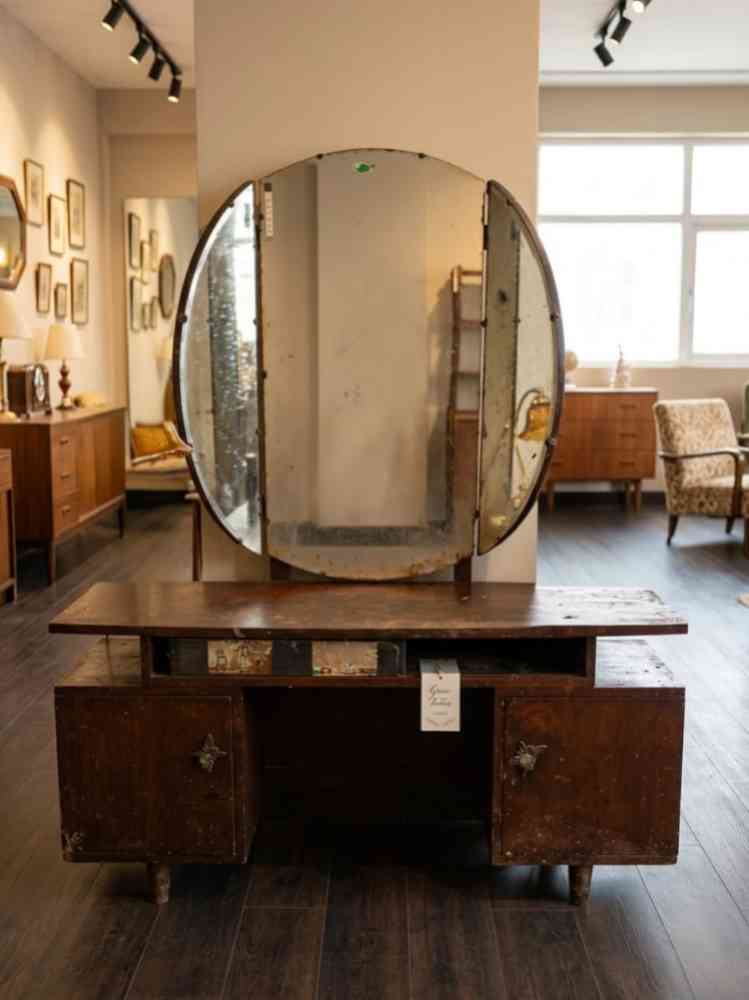 Mirror table