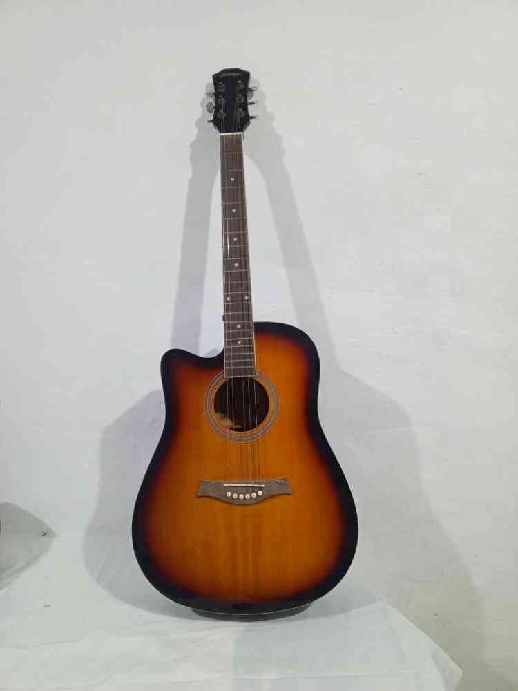 Maverick box guitar left hand
