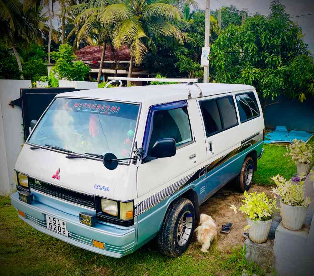 Mitsubishi L300
