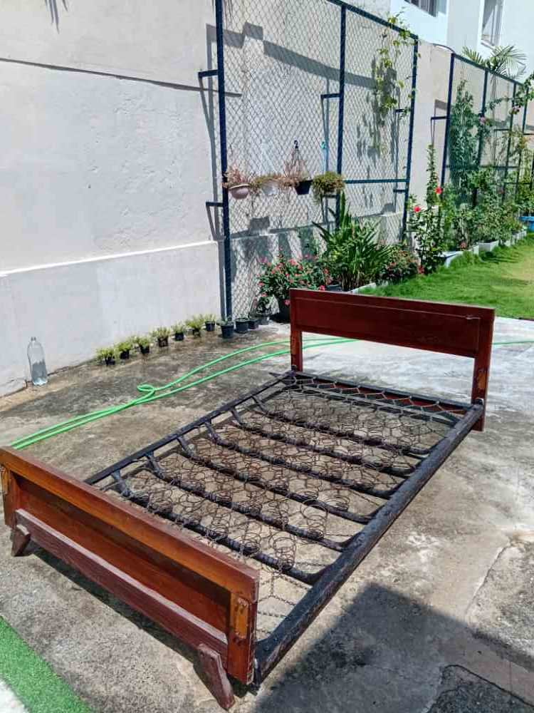 Iron spring bed 4×6