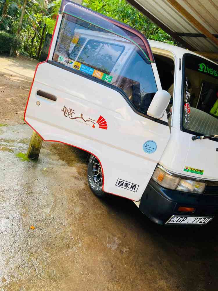 Nissan caravan