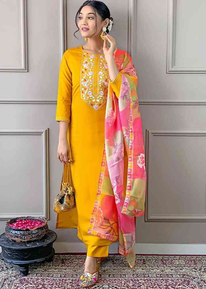 Presenting beautiful vertican silk kurta set