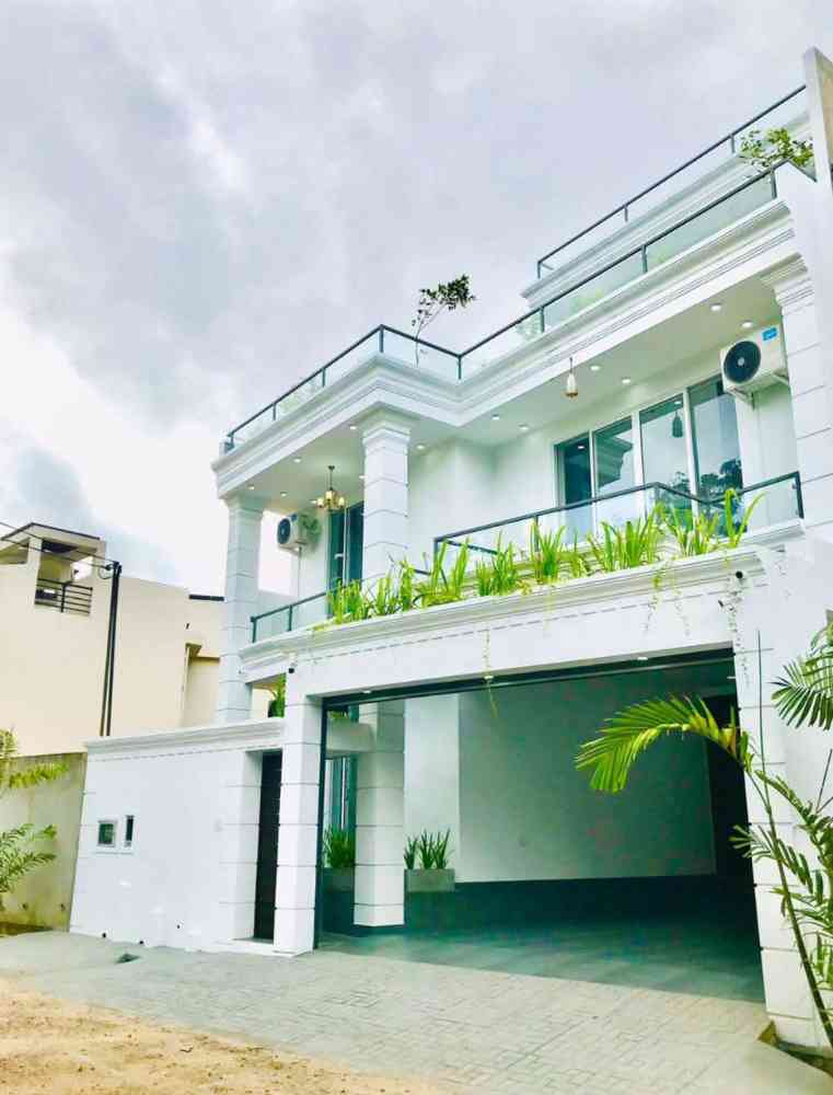 Brand New three storey luxury house in pelawatte