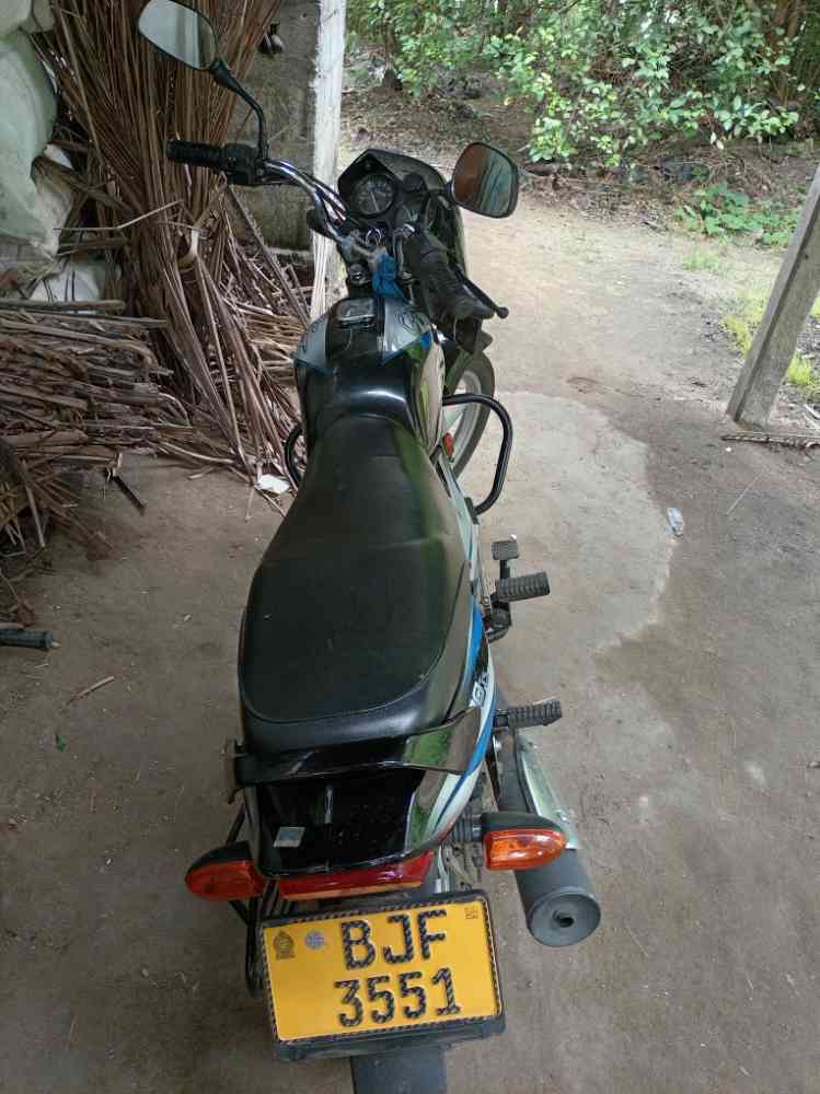 Bajaj CT100 EC