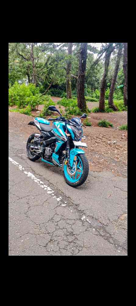 Bajaj ns200