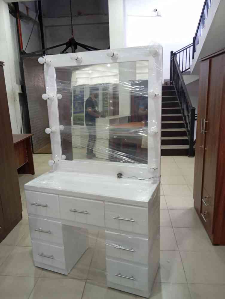 Melamin dressing table