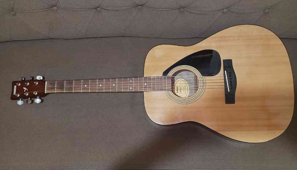 Yamaha f310 guitar