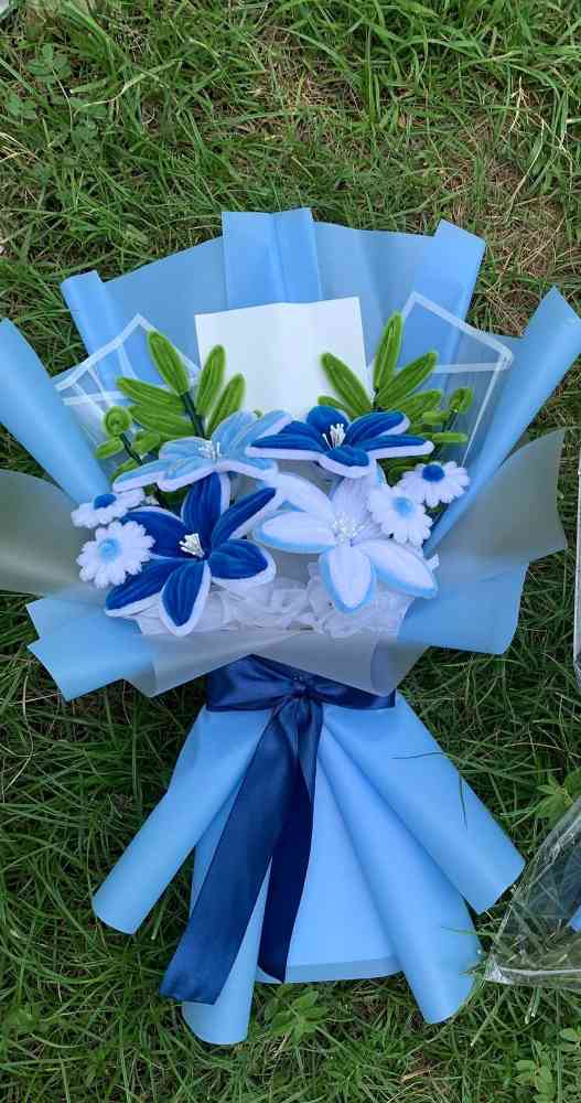 Pipe cleaner flower bouquet