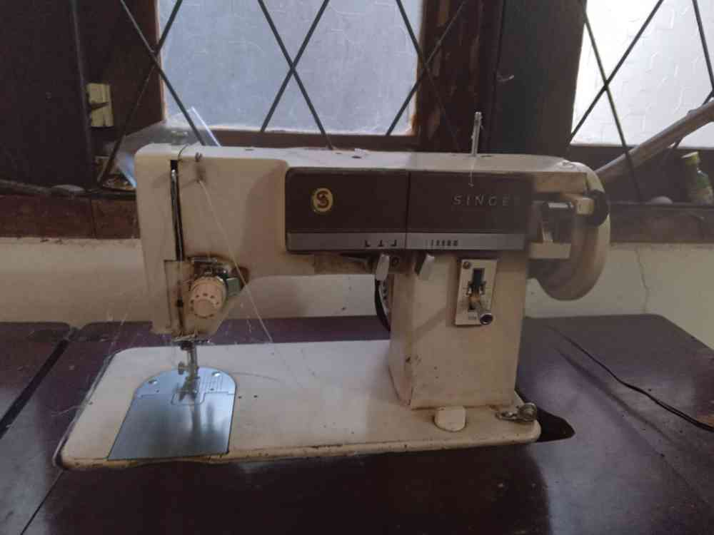 Singer sawing machine with motor