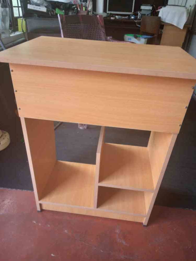 Computer table