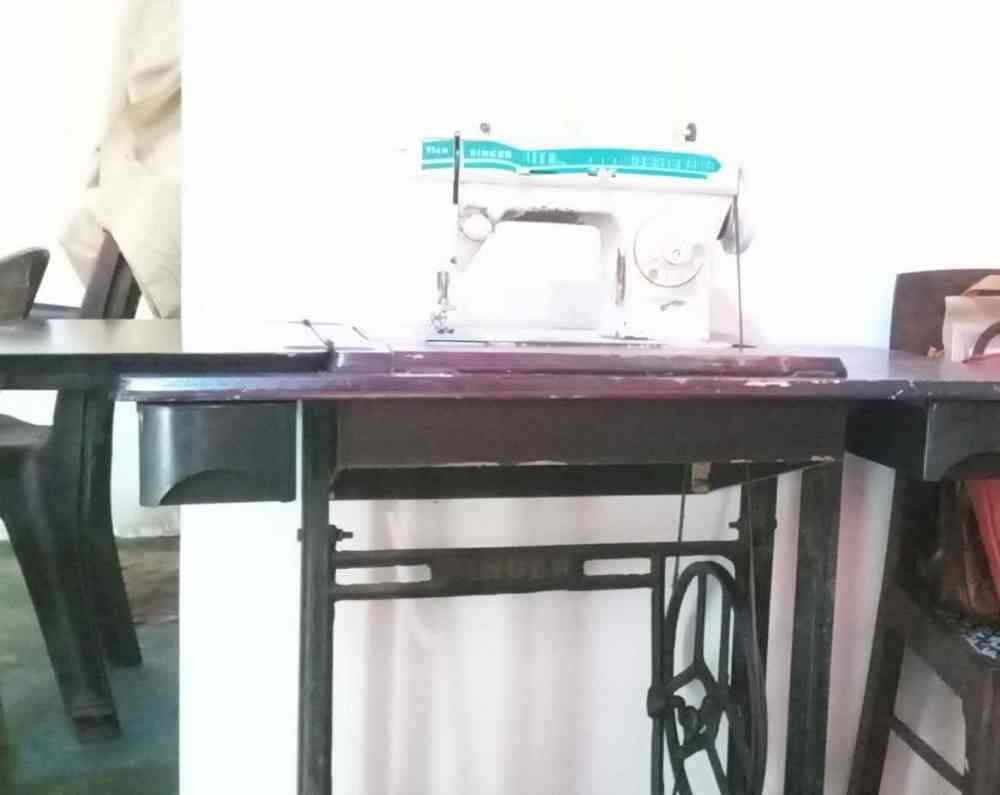 Use singer zig zag machine