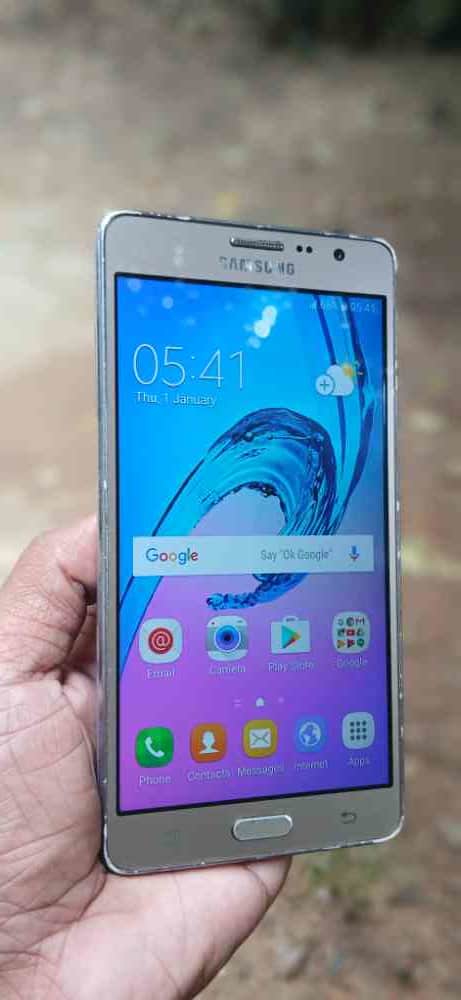 Samsung galaxy on7pro