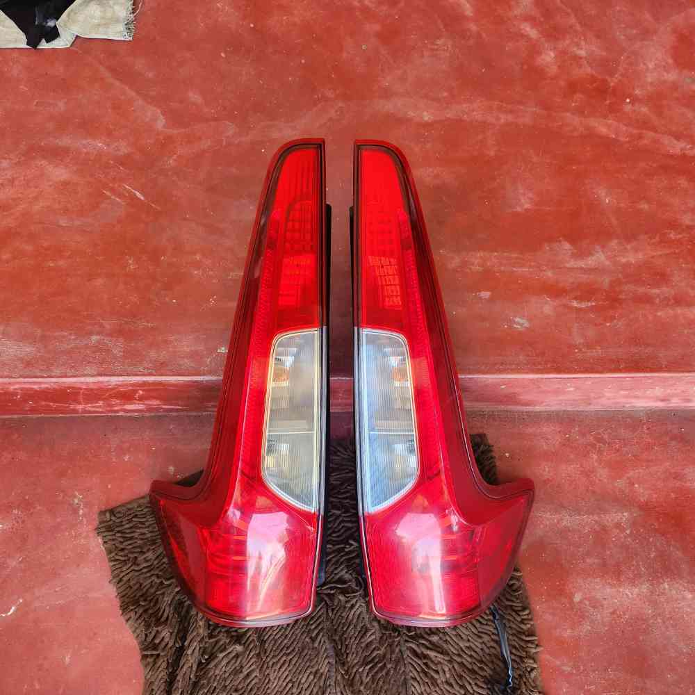 Nissan dayz taillights left and right