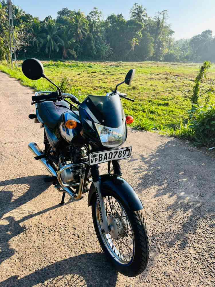 Bajaj CT100 2013
