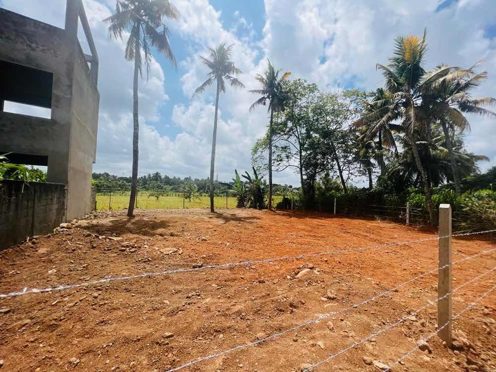 10 Perch land in maharagama temple road