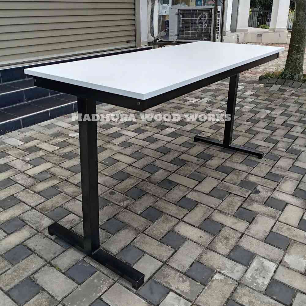 Computer table