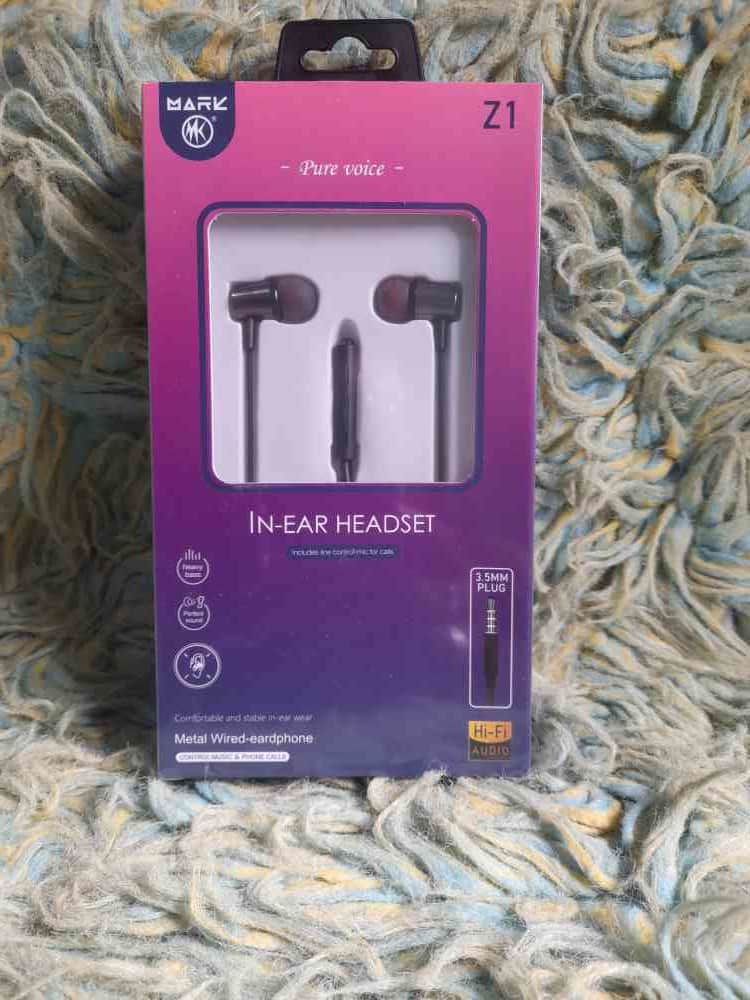 Z1 Earphones
