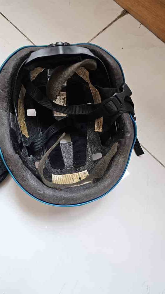 Knee guards & helmet