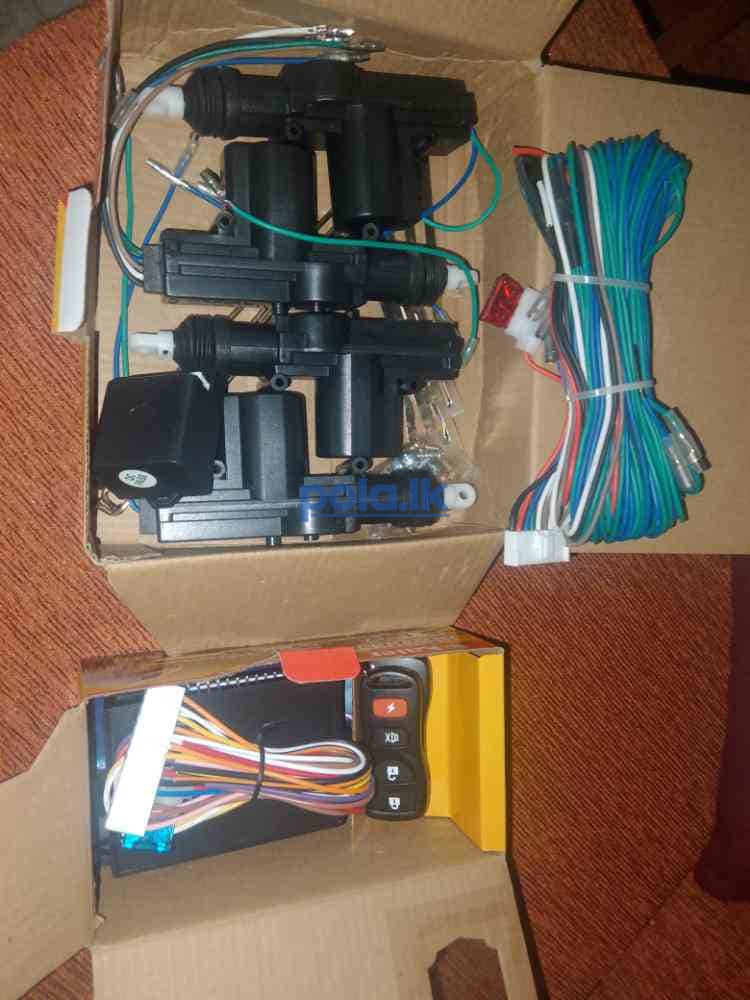 Car central loke with remote - photo 1