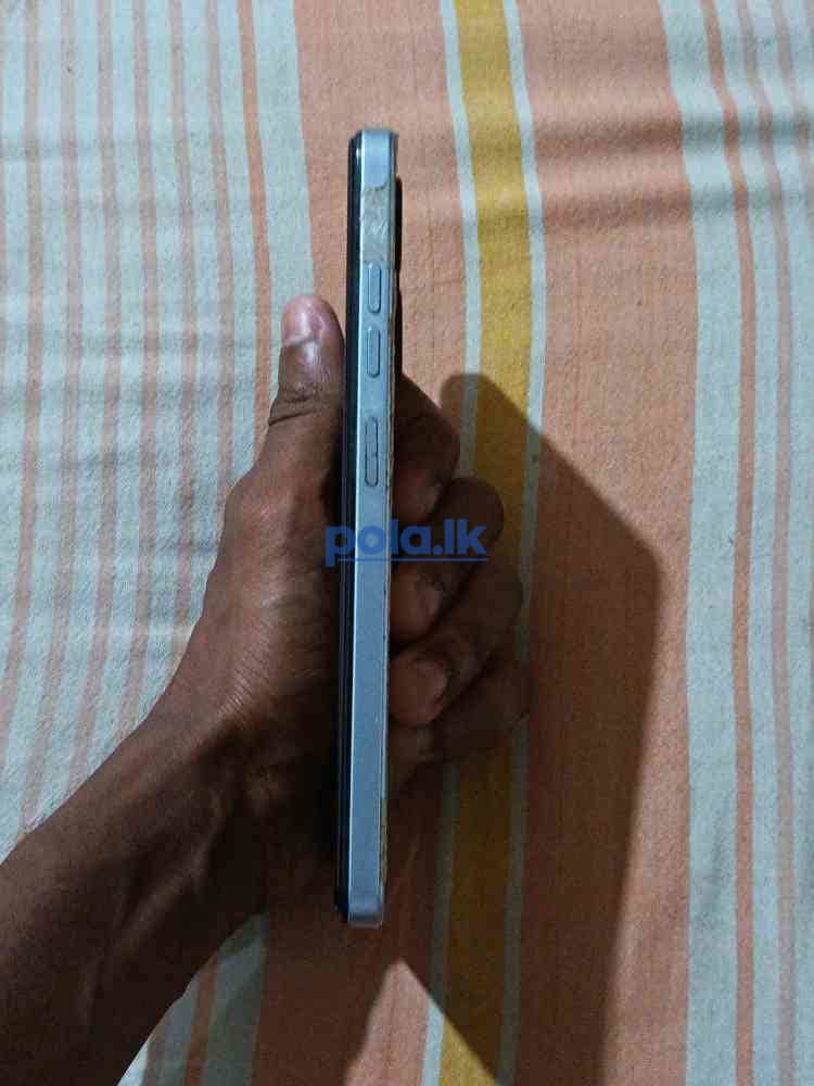 Mobile box & original charger include - photo 3