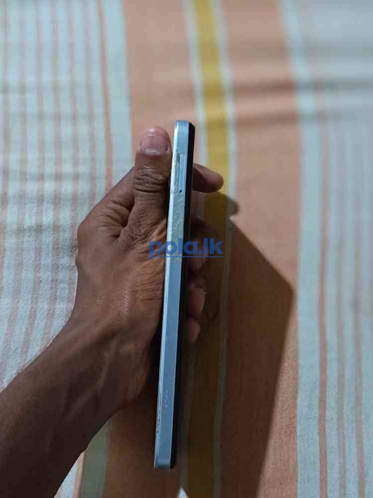 Mobile box & original charger include - photo 4