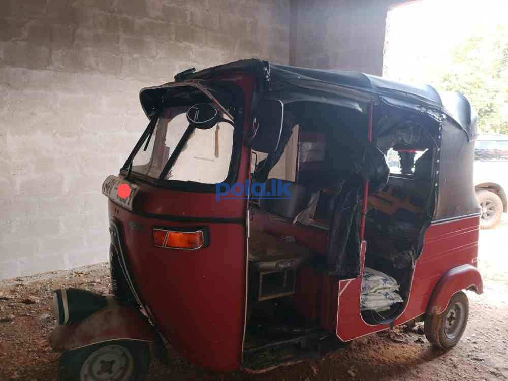 Bajaj three wheeler - photo 2