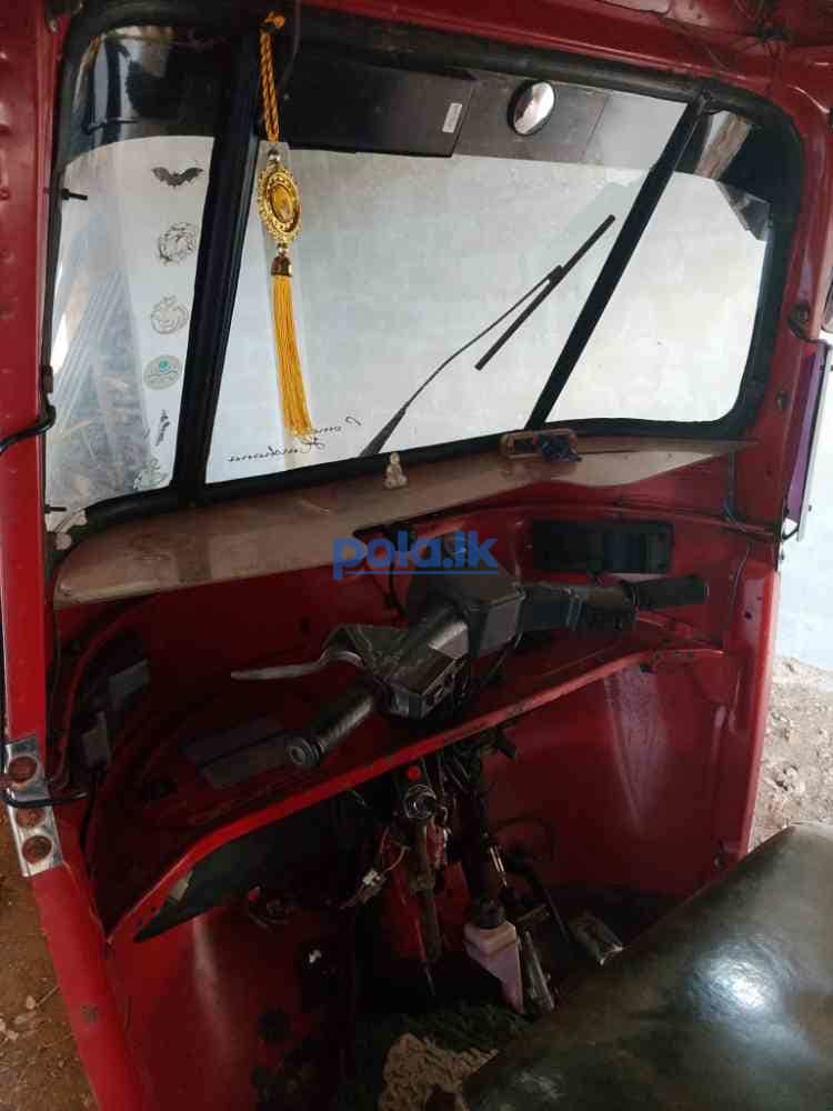 Bajaj three wheeler - photo 4