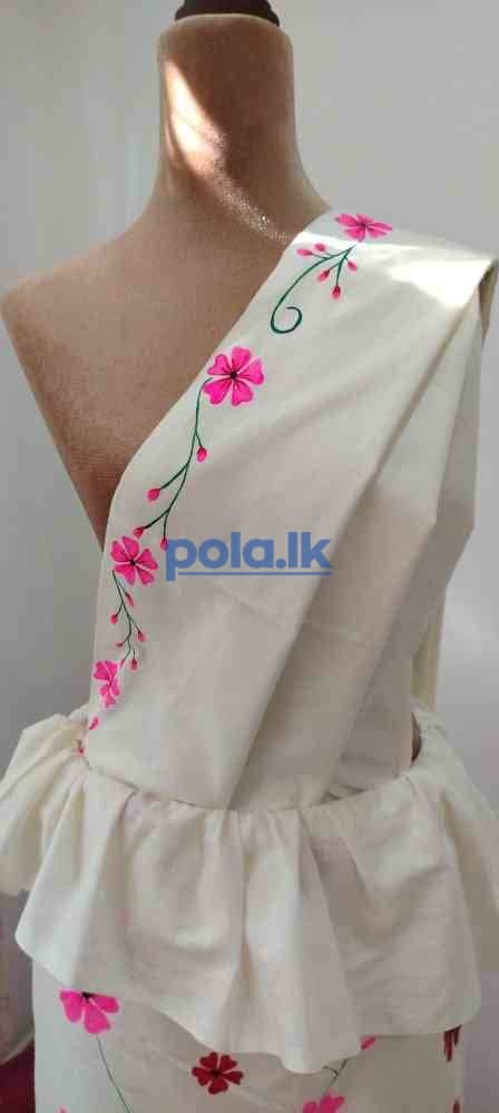 Lace cotton hand painted sakura blossom saree - photo 1
