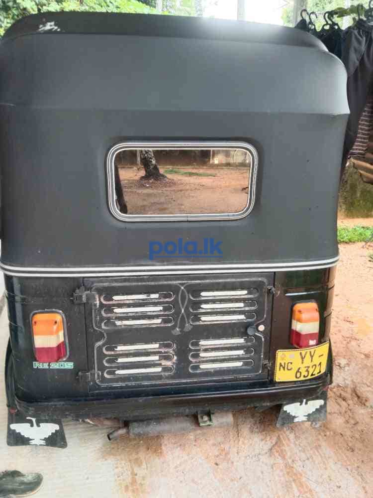 Bajaj three-wheeler - photo 3