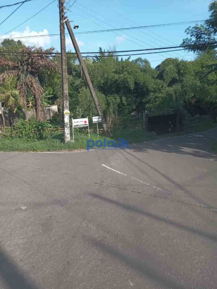 Prime located land for sale in awissawella city - photo 1